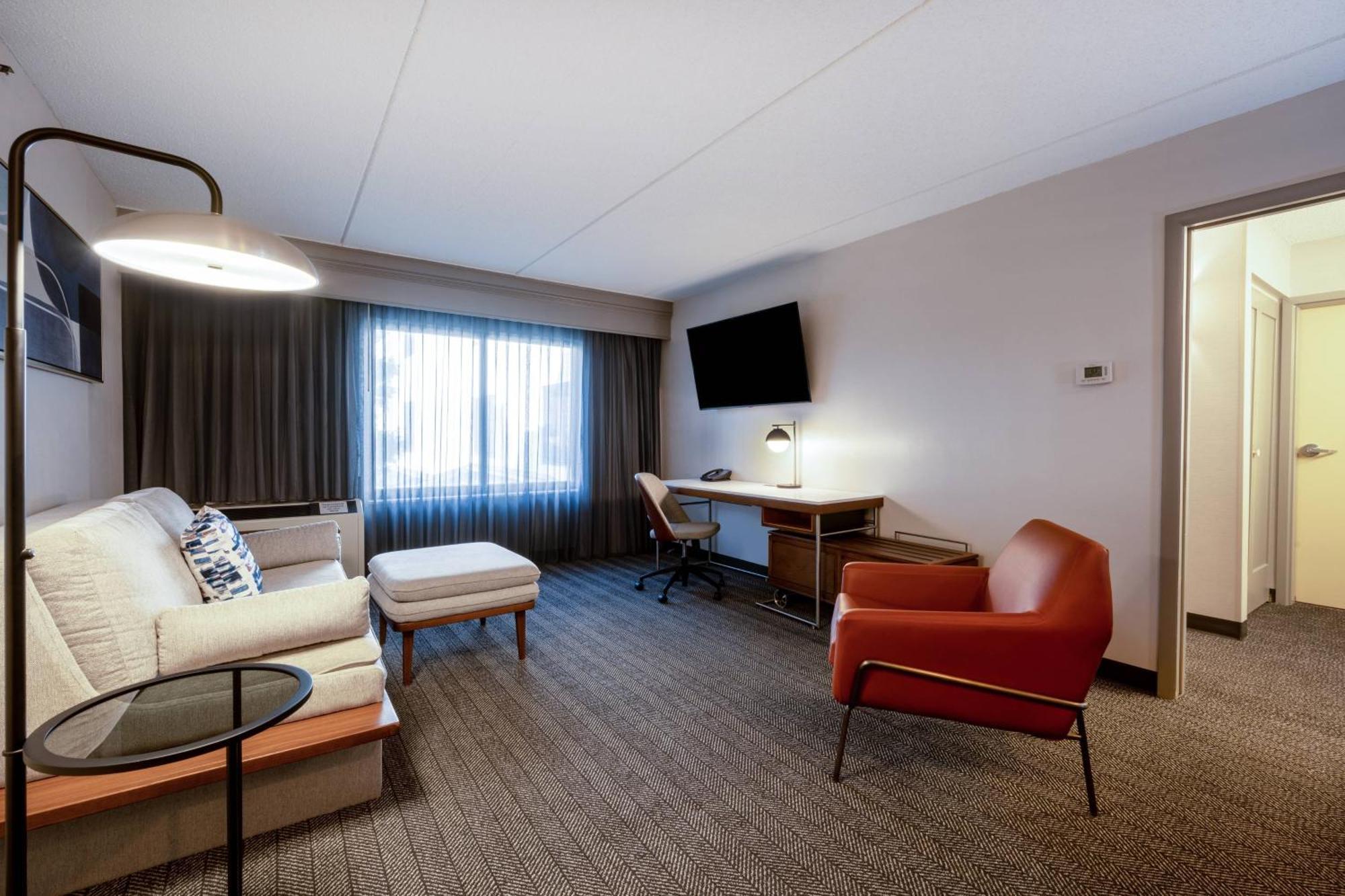 Courtyard Columbus Airport Hotel Eksteriør billede