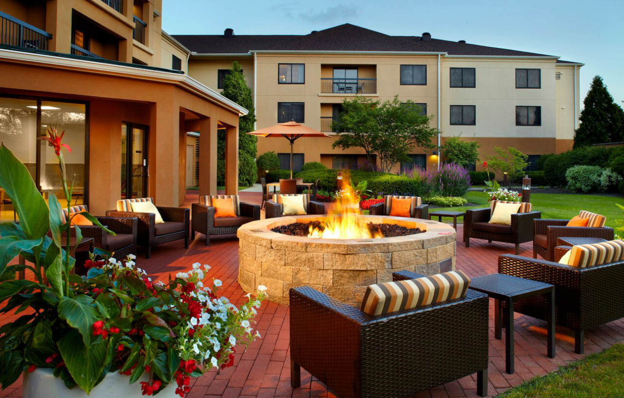 Courtyard Columbus Airport Hotel Eksteriør billede